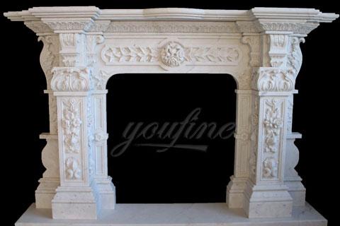 Белый натуральный каминный портал в квартире из мрамора
